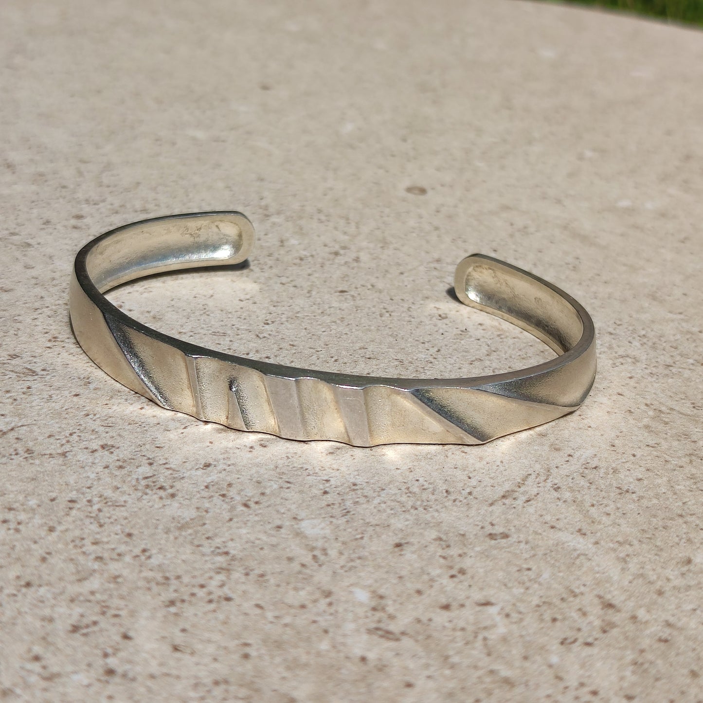 Vintage Lapponia armband met vaste open vorm en reliëfstructuur