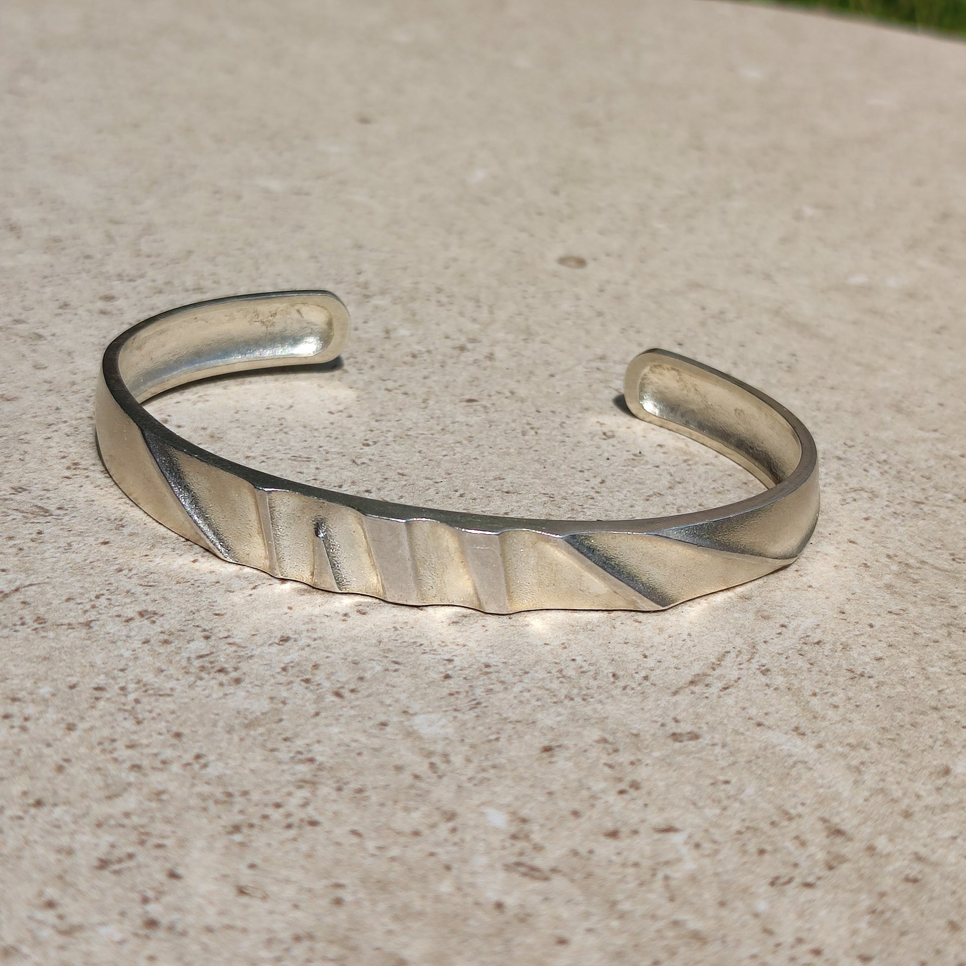 Vintage Lapponia armband met vaste open vorm en reliëfstructuur