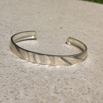 Vintage Lapponia armband met vaste open vorm en reliëfstructuur