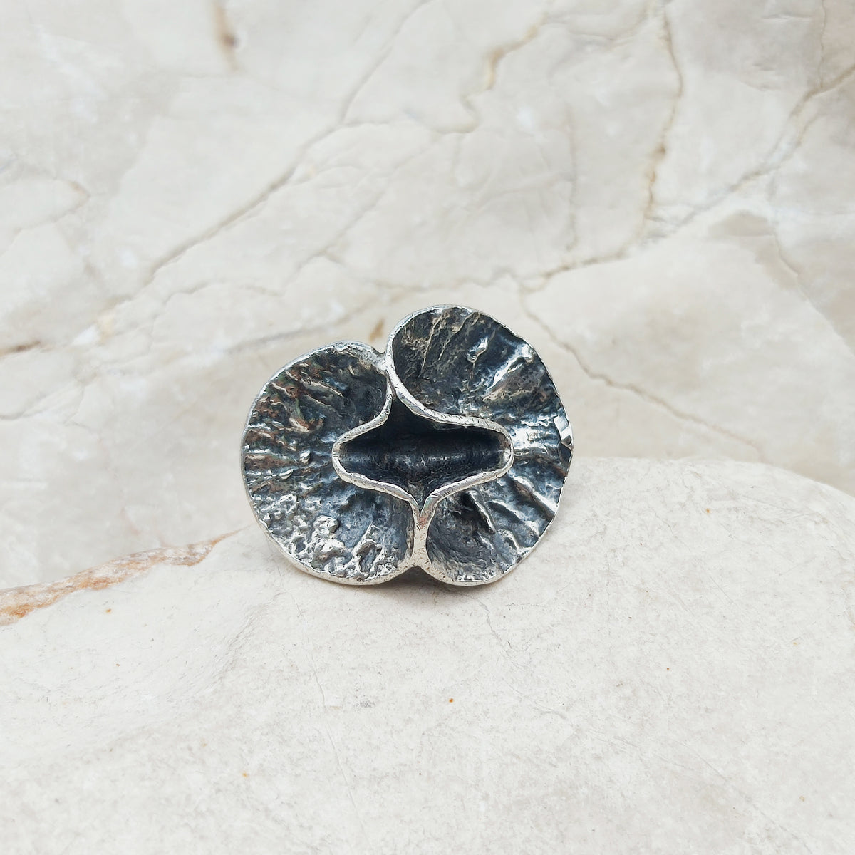 Grote vintage Water Lily-ring in 925 zilver, ontworpen door Theresia Hvorslev voor MEMA in Zweden in 1976.