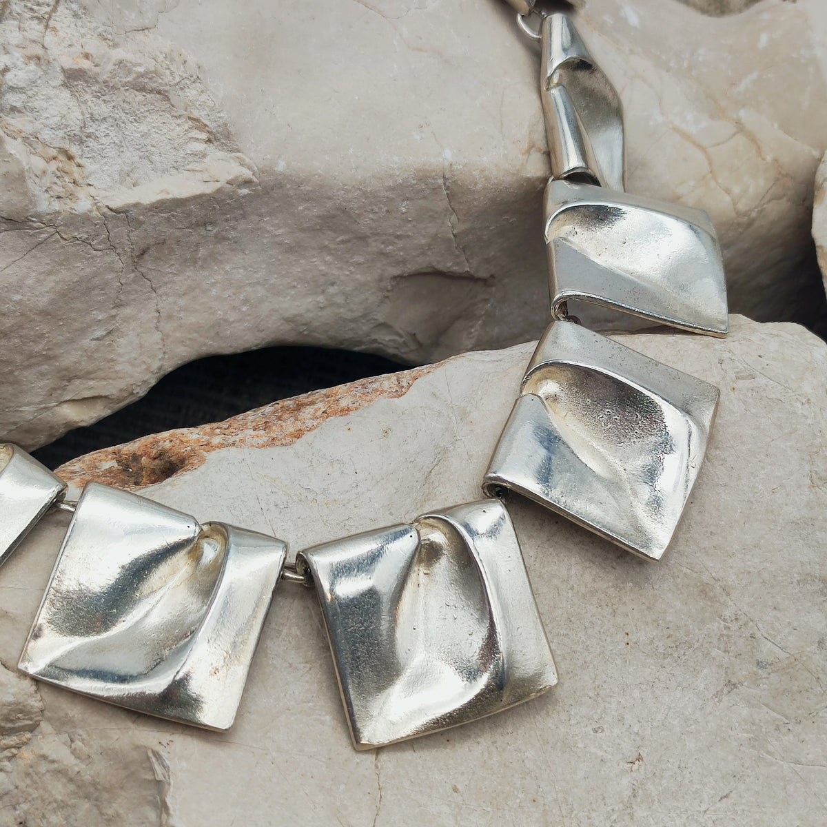 Vintage Lapponia Planetoid Valleys-ketting uit 1971 in sterling zilver, ontworpen door Björn Weckström en bekend als de Princess Leia-ketting uit Star Wars.