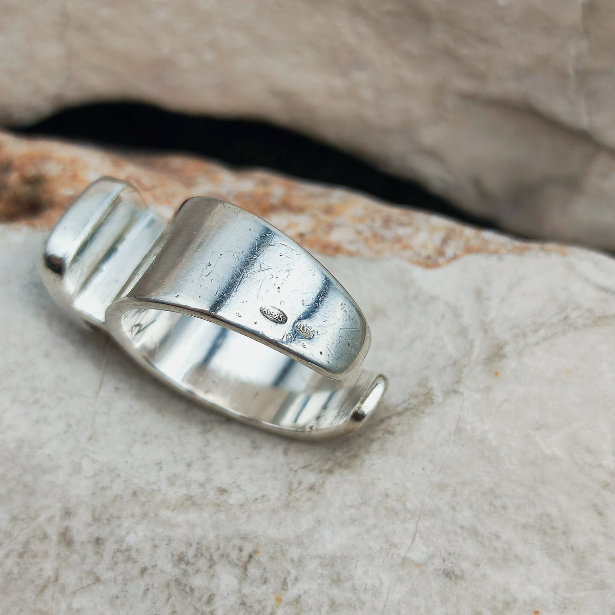 Vintage Mies De Wilde Sterling Silver & Blue Enamel Open Ring