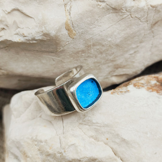 Vintage open ring van Mies De Wilde in sterling zilver met een verhoogd vierkant vlak van turquoiseblauw email.