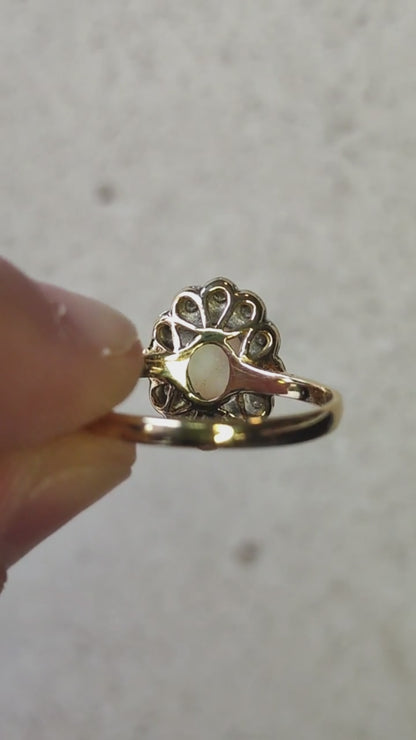 Vintage Ring with Opal and Diamond in 18 Carat gold
