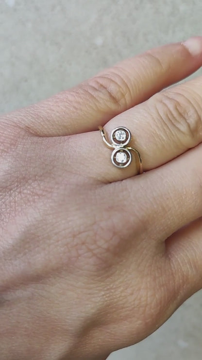 Art Deco Diamond Toi & Moi Ring in 18 Carat Gold