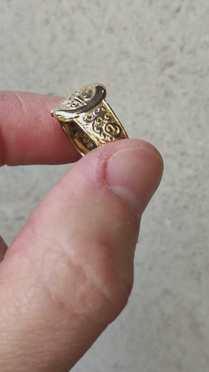 Vintage 1980's Buckle ring in 9K Gold