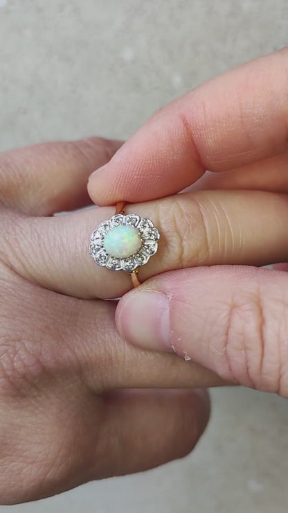 Vintage Ring with Opal and Diamond in 18 Carat gold