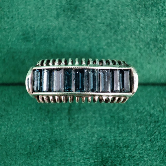 Vintage zilveren ring met blauwe baguette geslepen steentjes