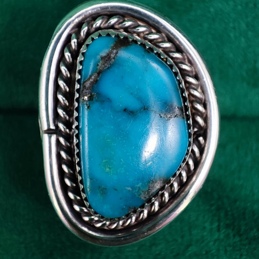 Ring met grote turquoise in vrije vorm